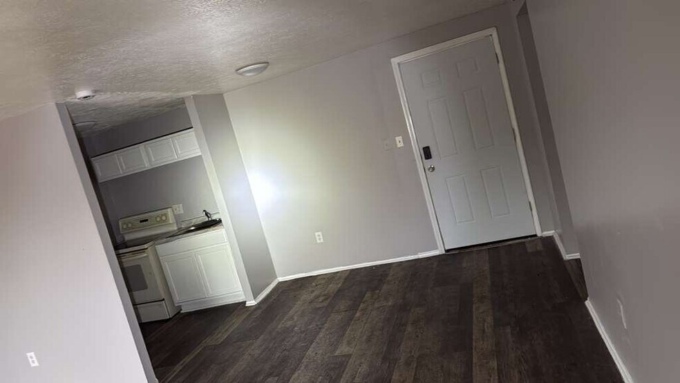 Building Photo - 13540 Superior Rd