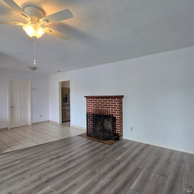 Building Photo - 102 Laurel St