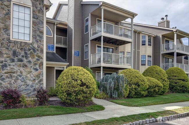 Building Photo - 54 Lear Ct