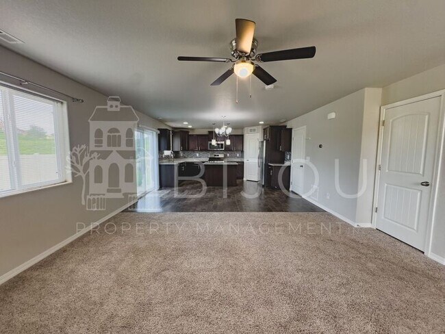 Building Photo - 7458 Primavera Ln