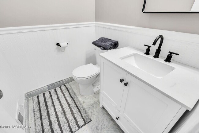 Building Photo - 658 Driftwood Pl