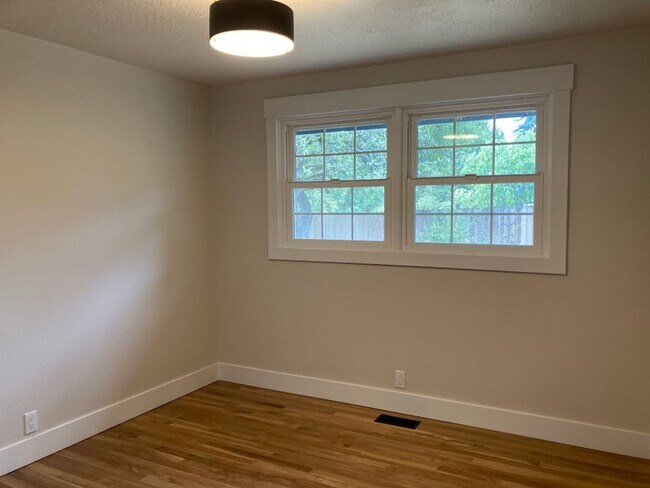 Building Photo - 10535 NW Walters Ln