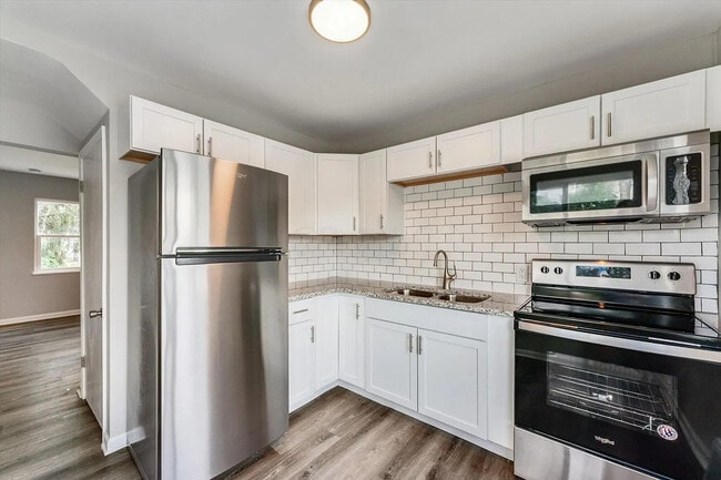 Building Photo - 1362 Clinton St