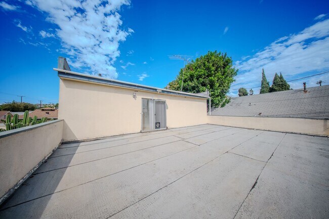 Building Photo - 2617-2619 E 17th St