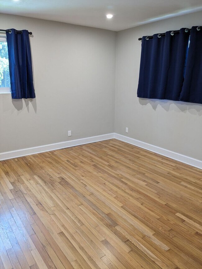 Building Photo - Beachside 3 bedroom, 2 bathroom in Daytona Beach