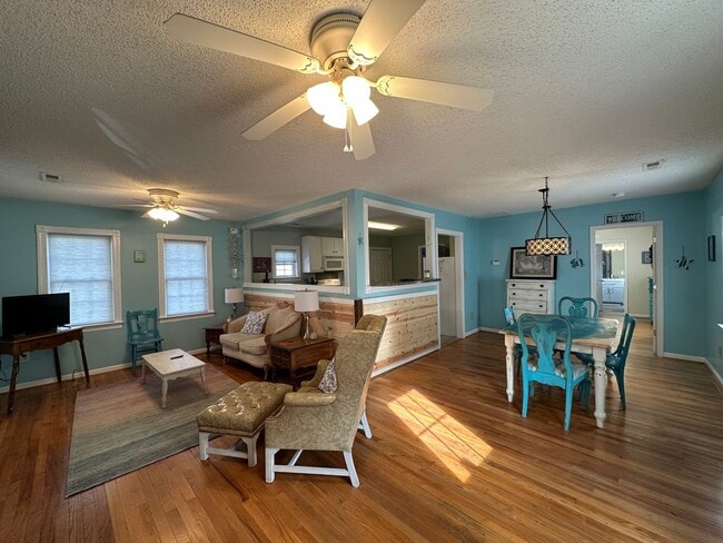 Building Photo - 2 Bed 2 Bath Fully Furnished Home