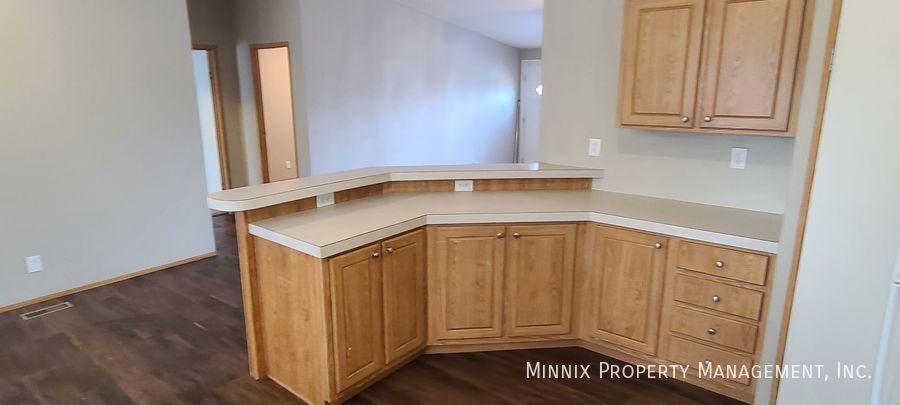 Building Photo - 304 SE 4th St