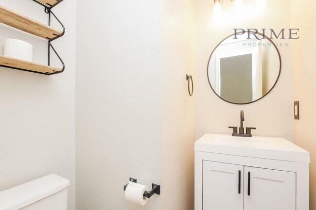 Building Photo - Perfectly Renovated Rental!