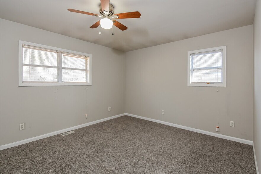 Building Photo - 5734 Amalfi Way