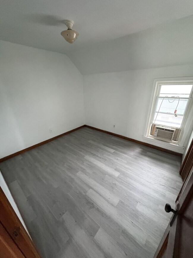 Building Photo - Tonawanda