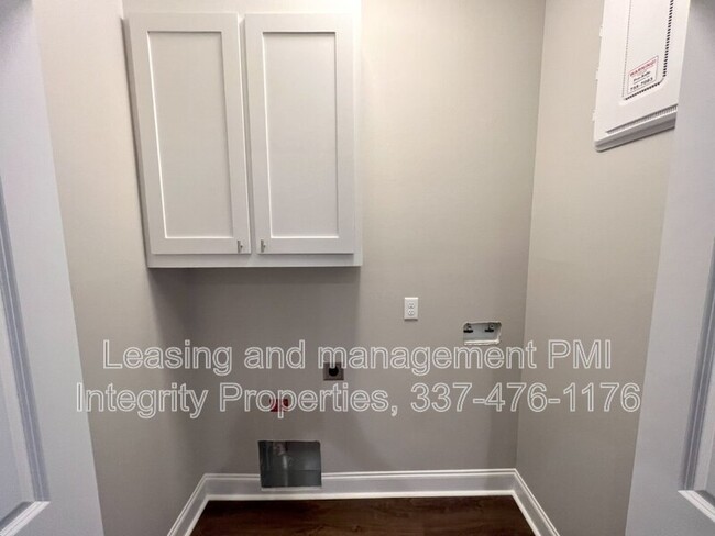 Building Photo - 33260 LA-16