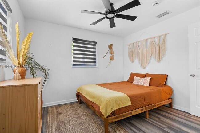 Building Photo - 5920 NE 2nd Terrace