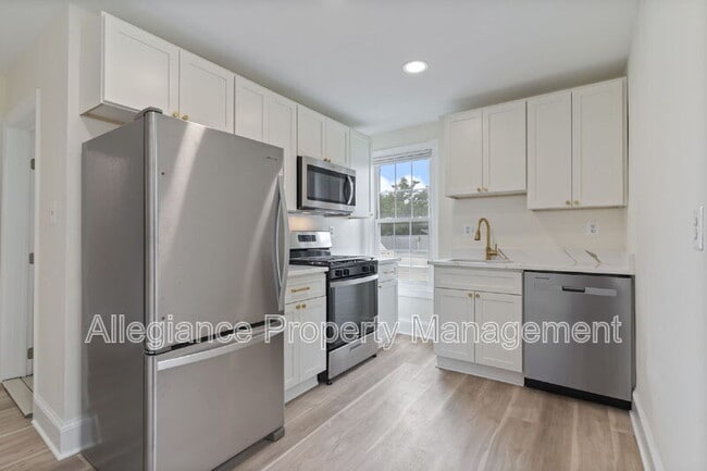 Building Photo - 1506 B Mt Vernon Ave