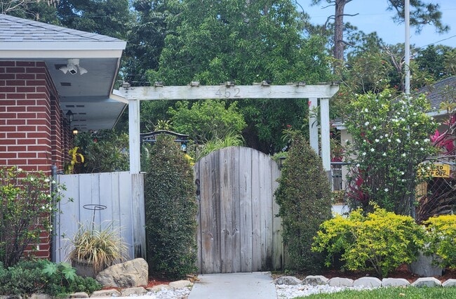 Building Photo - 452 Martin Ave