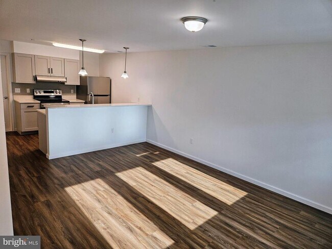 Building Photo - 200 Hamilton Ave