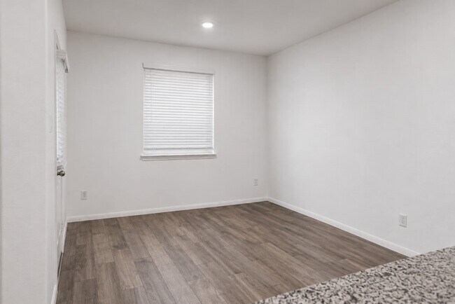 Building Photo - 31415 Whitcombe Summit Wy