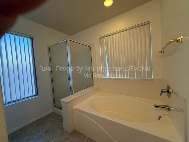 Building Photo - 15847 W Saguaro Ln