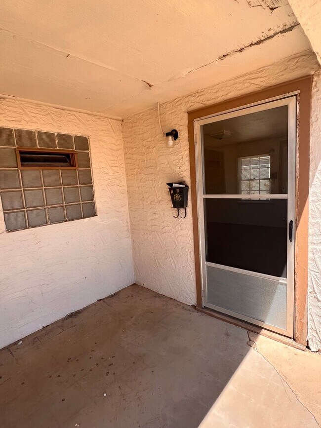 Building Photo - 3rd Street Duplex