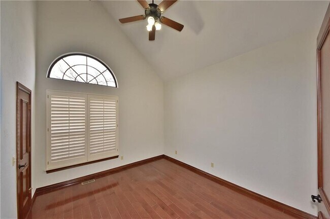 Building Photo - 1109 Irvine Dr