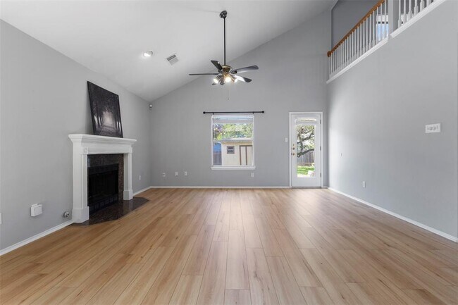 Building Photo - 13400 Bolivia Dr