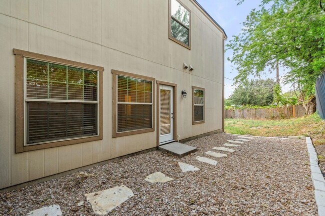 Building Photo - 709 Franklin Blvd