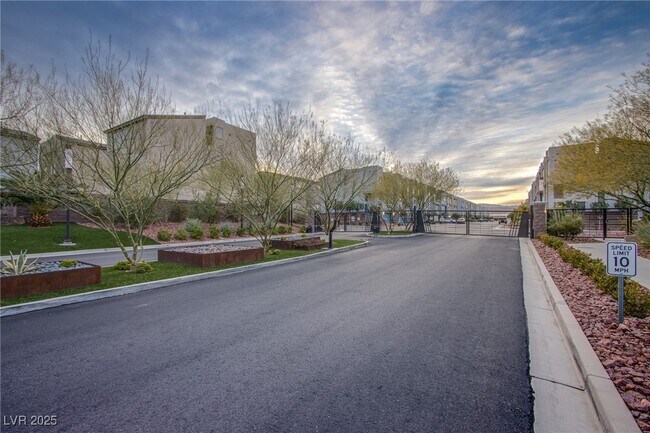 Building Photo - 8040 Haywood Estate Ave