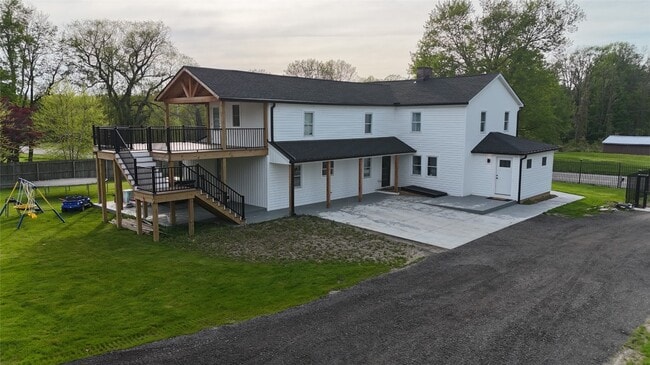 Building Photo - 6615 E Lake Rd