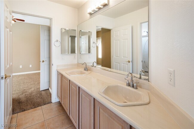 Building Photo - 10248 Santo Nina Ct