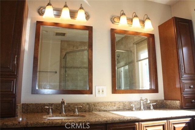 Building Photo - 16540 Wagon Wheel Dr