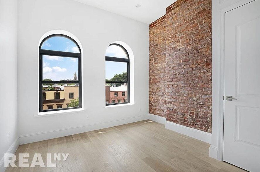 Building Photo - 443 Jefferson Ave