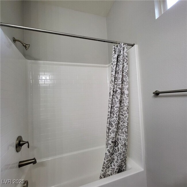 Building Photo - 365 Sapphire Rock Ave