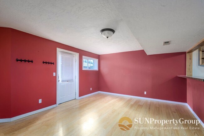 Building Photo - Large Basement Apartment in Great South Jordan Location!