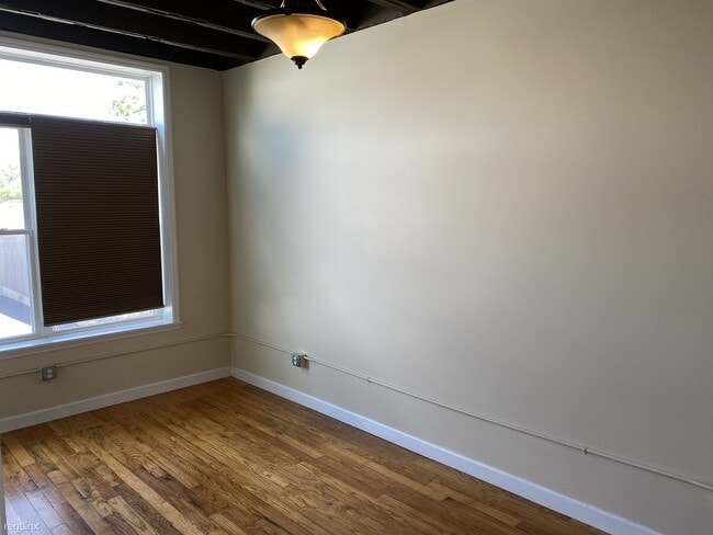 Building Photo - 2 br, 1 bath Apartment - 159 W Pearl St 202