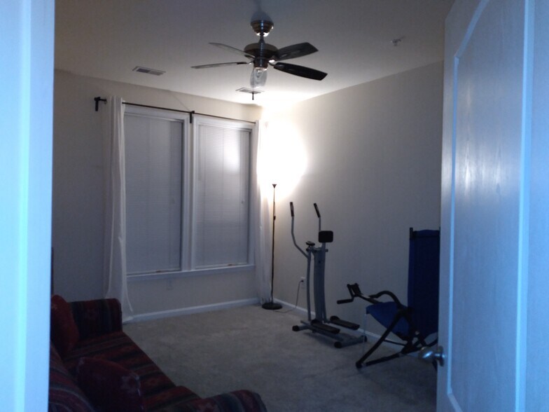 Building Photo - 24701 Byrne Meadow Square