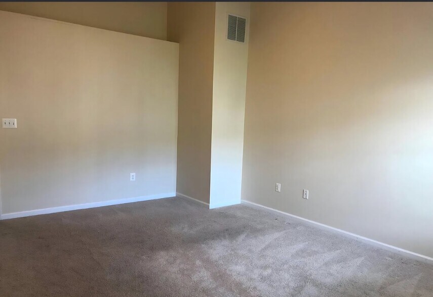Building Photo - 670 Highland Farms Cir