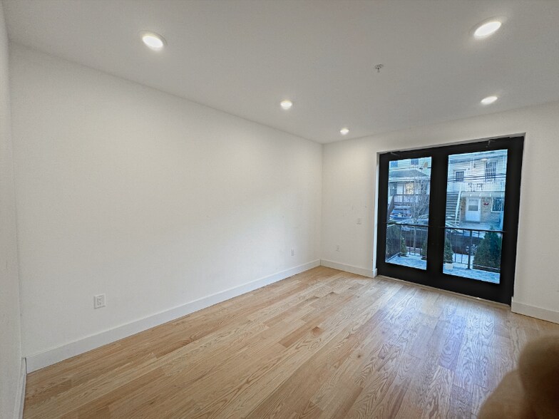 Building Photo - 56 Cottage St