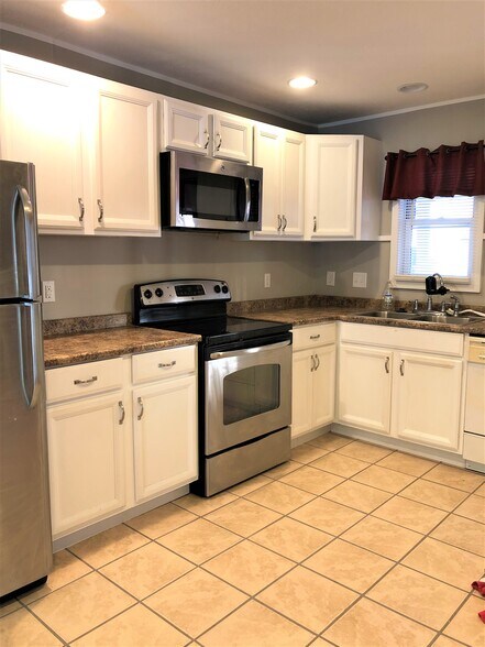 Building Photo - 63 Cottage Rd