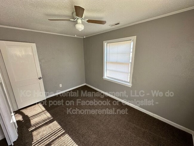 Building Photo - 8044 Wabash Ave