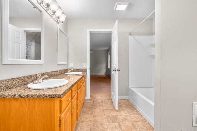 Building Photo - 232 Woodmont Dr