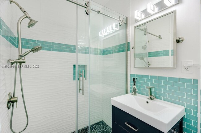 Building Photo - 414 Camilo Ave