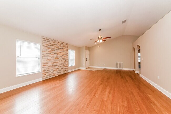 Building Photo - 1018 Brenton Leaf Dr