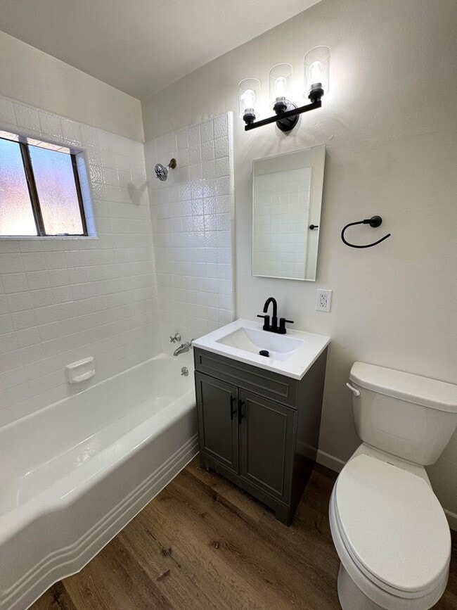 Building Photo - lang