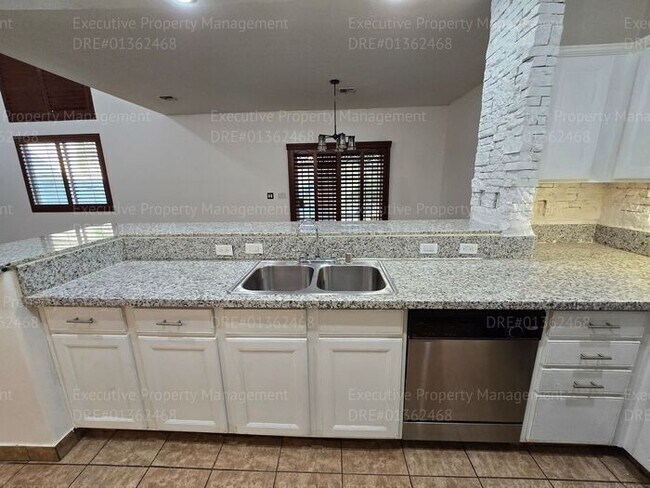 Building Photo - 3 bedroom/ 2.5 bathroom 2 story home.