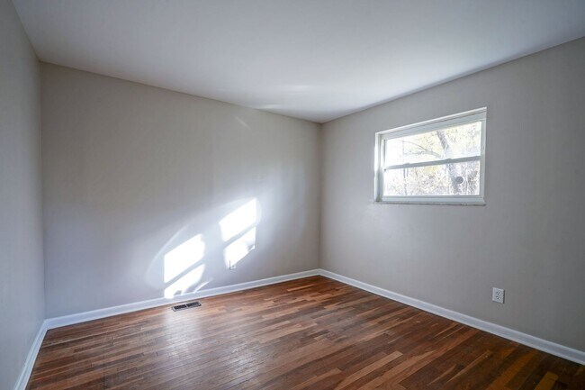 Building Photo - Recently Remodeled 4-Bedroom Home with Modern Upgrades & Spacious Yard in McCordsville