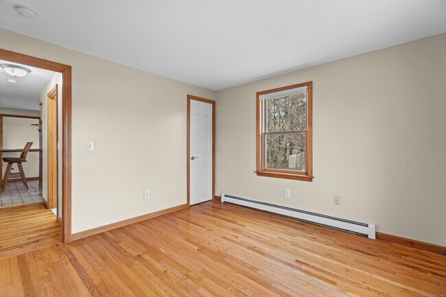 Building Photo - 62 Brookside Ave E