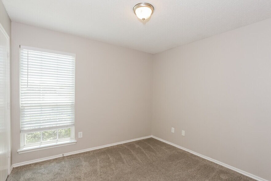 Building Photo - 1711 Venus Dr W