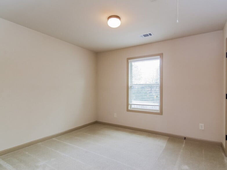 Building Photo - 3258 Sag Harbor Ct NE