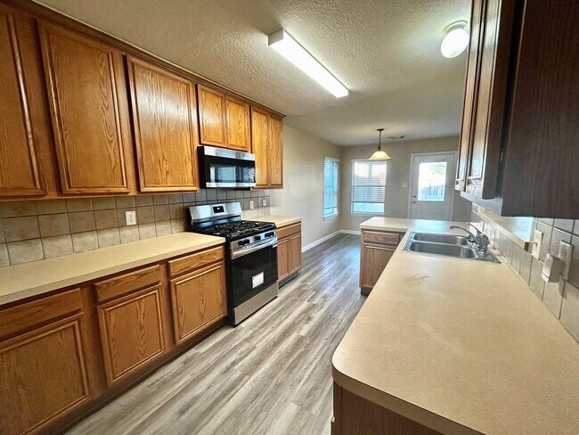 Building Photo - 5903 Llano Creek Dr
