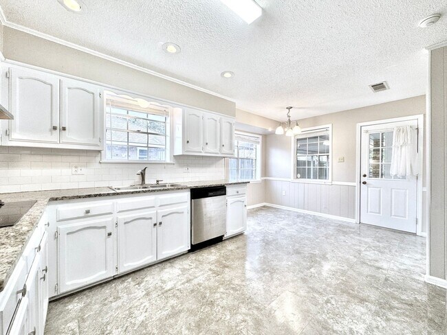 Building Photo - Beautiful Sherwood Oaks 3BR/2BA Home With Patio, Carport & Security Features!