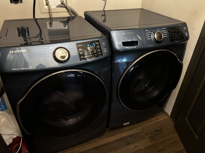 laundry - 2203 Kemper Ln